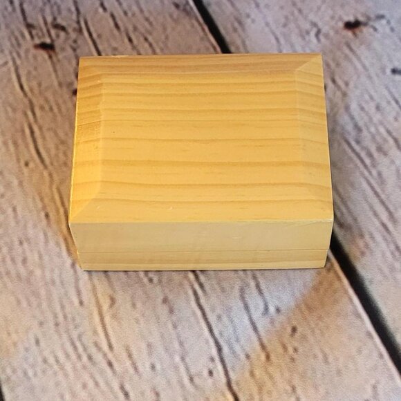 Geoffrey Beene Gold Tone Cuff Links with Black Onyx Stone for Men - Picture 3 of 3